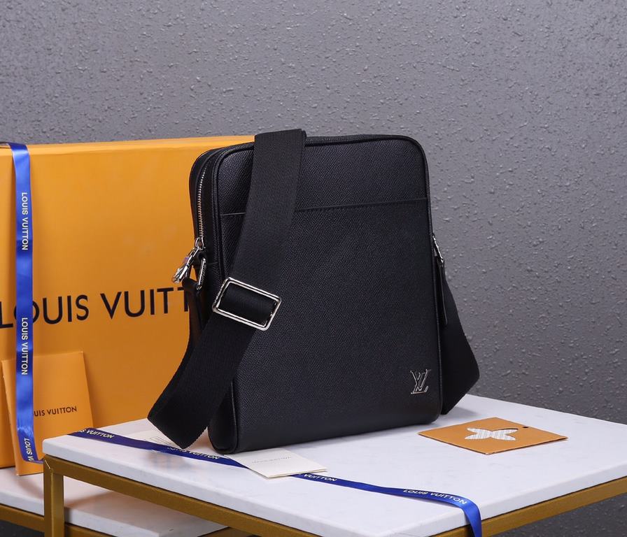 【Original Quality M30265】ALEX Small Messenger Bag The Alex Small Messenger Bag is made from Louis Vuitton's classic Taga leather and can be used for both formal and casual occasions. The flawless design is functional the