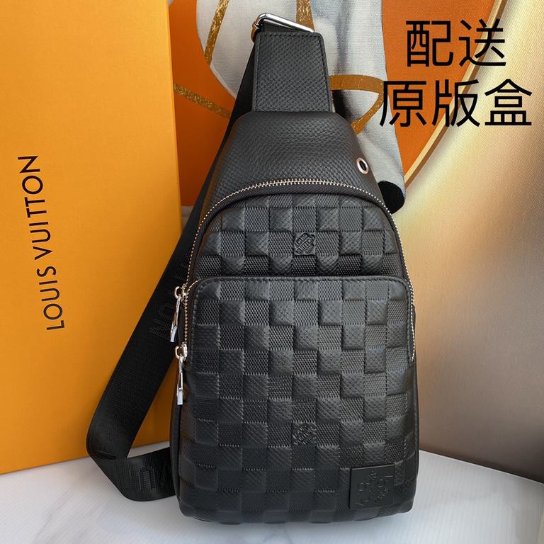 The latest style ＜LV＞ men's   chest bag   hot shipping   (physical photos   without adding any effect) original imported first layer cowhide   leather feel soft and comfortable   thoughtful design headphone cable drillin