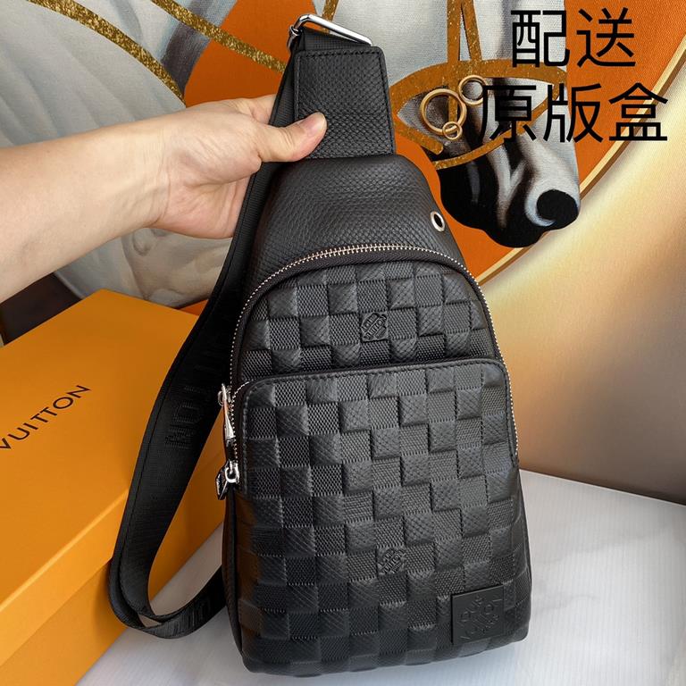 The latest style ＜LV＞ men's   chest bag   hot shipping   (physical photos   without adding any effect) original imported first layer cowhide   leather feel soft and comfortable   thoughtful design headphone cable drillin