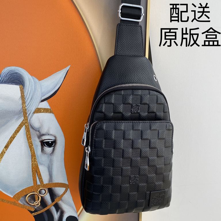 The latest style ＜LV＞ men's   chest bag   hot shipping   (physical photos   without adding any effect) original imported first layer cowhide   leather feel soft and comfortable   thoughtful design headphone cable drillin