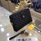 New  LOUIS VUITTON (Louis Vuitton)  2021 latest models of clutch bags, not only the bag type is well done, but also the quality is very fine, using imported cowhide compression checkered pattern, semi-stereotyped design,