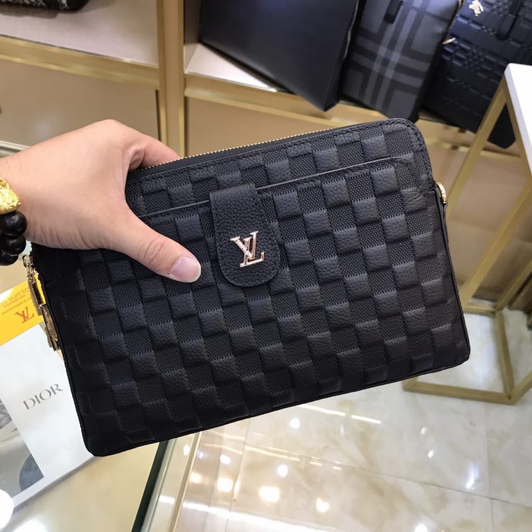 New  LOUIS VUITTON (Louis Vuitton)  2021 latest models of clutch bags, not only the bag type is well done, but also the quality is very fine, using imported cowhide compression checkered pattern, semi-stereotyped design,