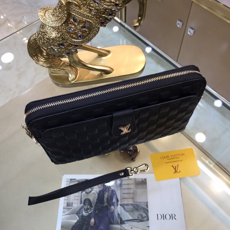 New  LOUIS VUITTON (Louis Vuitton)  2021 latest models of clutch bags, not only the bag type is well done, but also the quality is very fine, using imported cowhide compression checkered pattern, semi-stereotyped design,