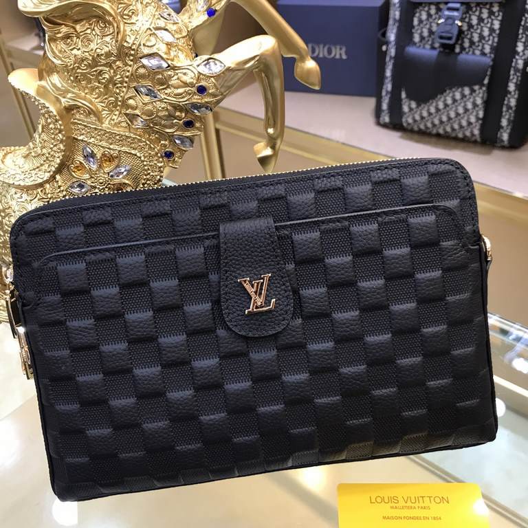 New  LOUIS VUITTON (Louis Vuitton)  2021 latest models of clutch bags, not only the bag type is well done, but also the quality is very fine, using imported cowhide compression checkered pattern, semi-stereotyped design,