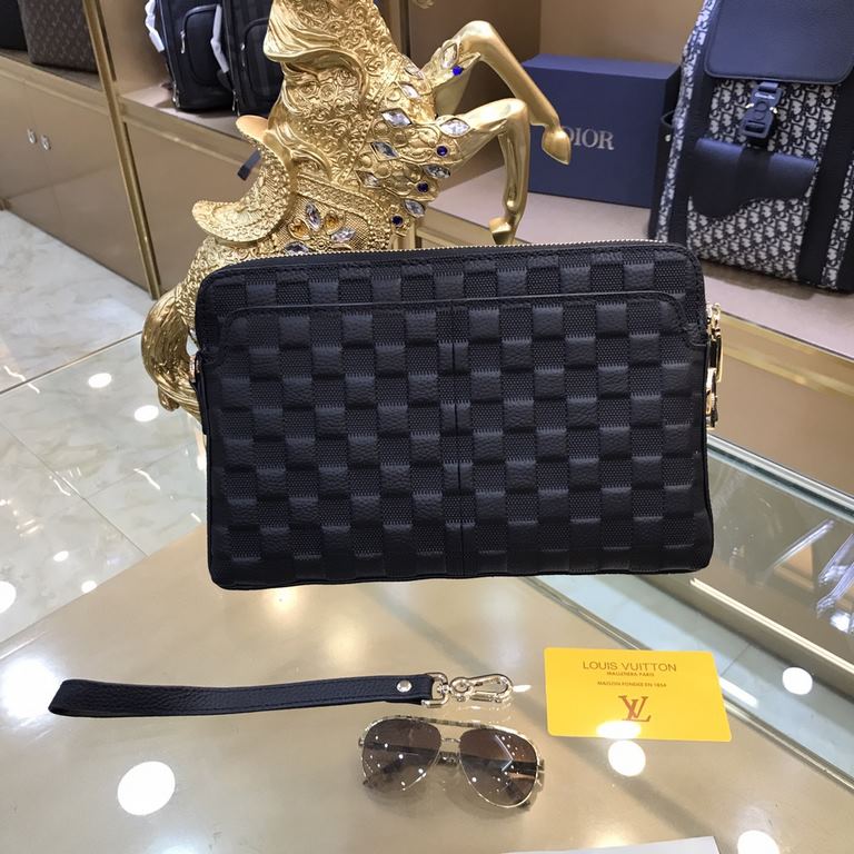 New  LOUIS VUITTON (Louis Vuitton)  2021 latest models of clutch bags, not only the bag type is well done, but also the quality is very fine, using imported cowhide compression checkered pattern, semi-stereotyped design,