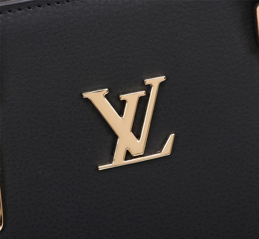 【Top Original Quality】 2022 Newest LV Briefcase The original European imported cowhide sketches the iconic lines, made with imported equipment, fashionable and trendy, counter quality, more zipper pockets and internal pa