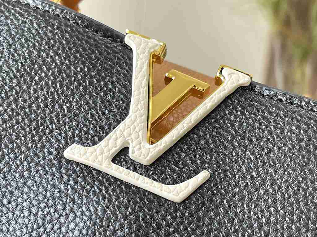 Exclusive -  M59464 Black with Almond Gold BuckleA modern clash of shades in full-grain cowhide leather, this small Capucines BB bag features the iconic LV alphabet and side loops, top handles and a detachable shoulder s