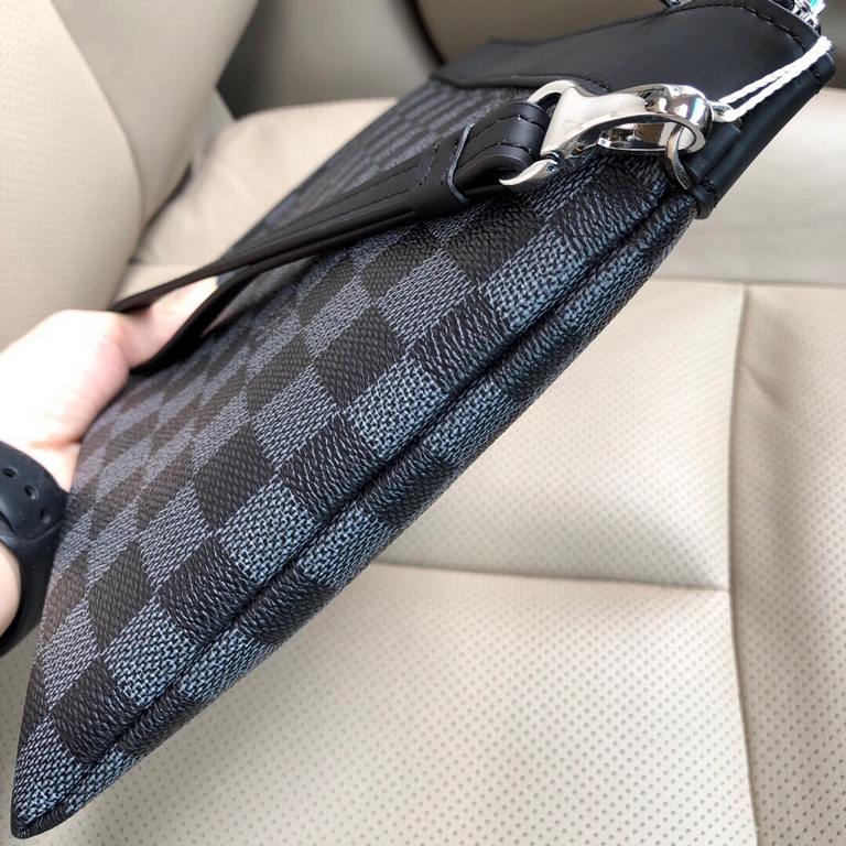 P, LV Louis Vuitton multifunctional handbag shipping   men and women universal style   main models   imported special materials PVC plating with leather refined from   real shot not retouching   every detail can be seen 