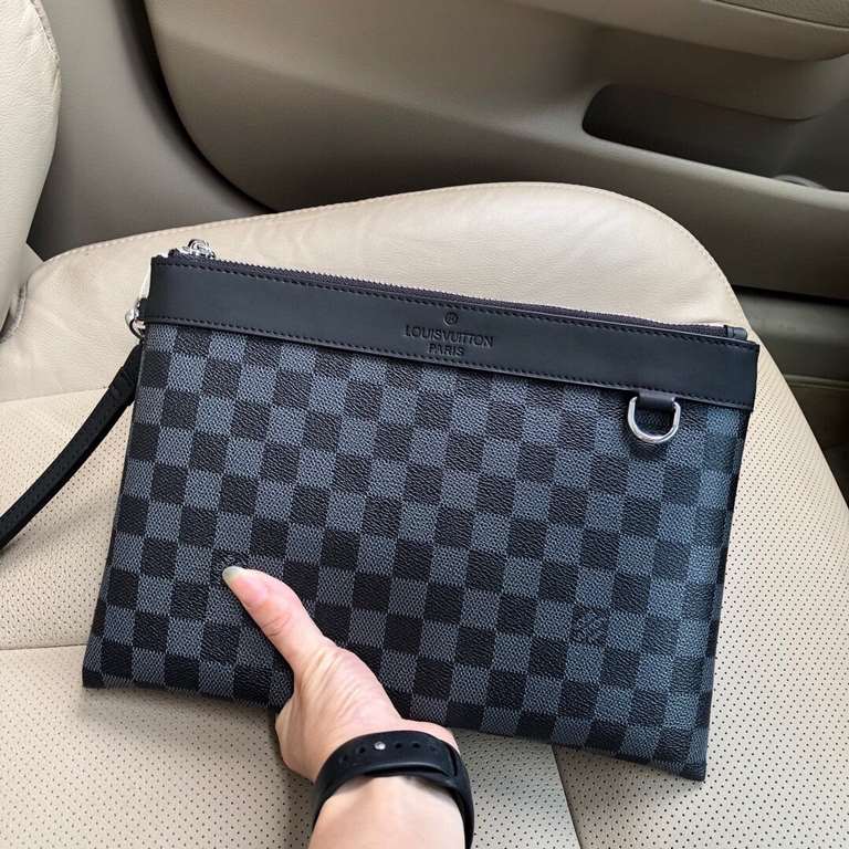 P, LV Louis Vuitton multifunctional handbag shipping   men and women universal style   main models   imported special materials PVC plating with leather refined from   real shot not retouching   every detail can be seen 