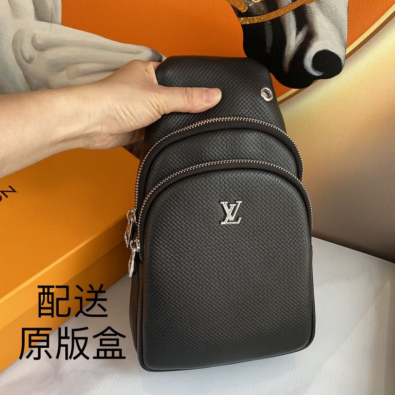 Distribution of the original box] the latest styles, LV men's chest bag   the original single quality using imported original leather material, lightweight, comfortable, smooth texture, delicate feel Noble hardware low-p