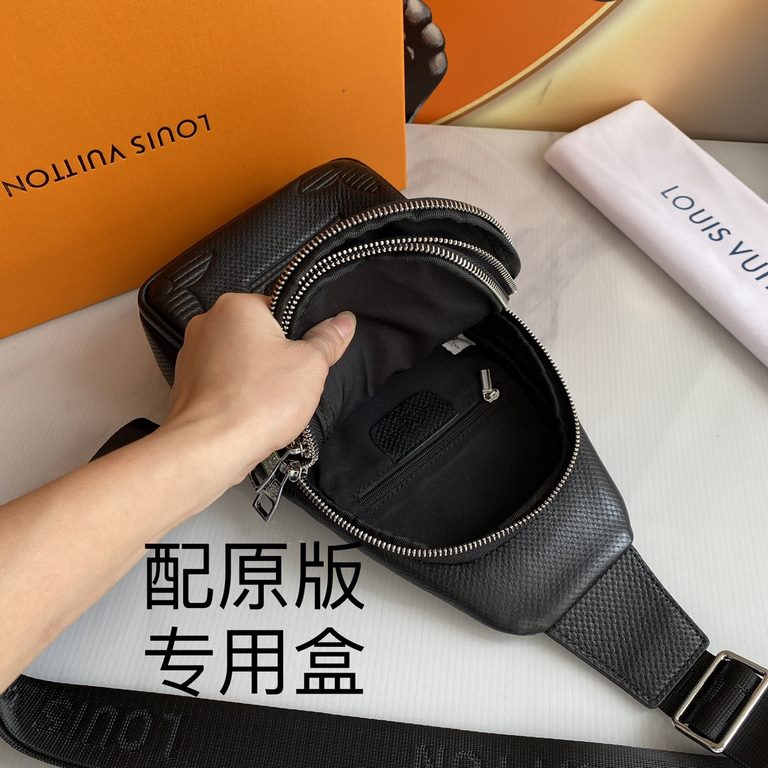 [With the original special box] [Original single goods], the latest style ＜LV＞ men   chest bag   hot shipping   (physical photos   without adding any effect) original imported first layer cowhide   leather feel soft and 