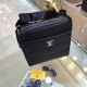 New  LOUIS VUITTON (Louis Vuitton)   2021 latest shoulder bag is not only the bag type to do a good job, but also the quality is very fine, the front pocket of the classic embossed, semi-stereotypes design, hardware supp