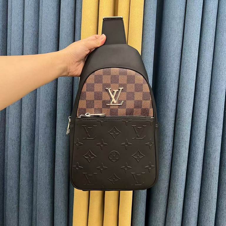 LV Chest BagSize 18-31-7Counter new    Heavy hit replica   original leather replica   leather super soft   super large capacity   customized counter original hardware  smooth zipper    perfect craftsmanship   refused to 