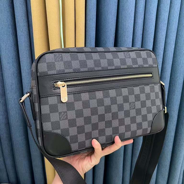 】LV Crossbody BagModel 2367-2Size 31-21-7Counter new    Heavy hit replica   original leather replica   leather super soft   super large capacity   customized counter original hardware  smooth zipper    perfect craftsmans