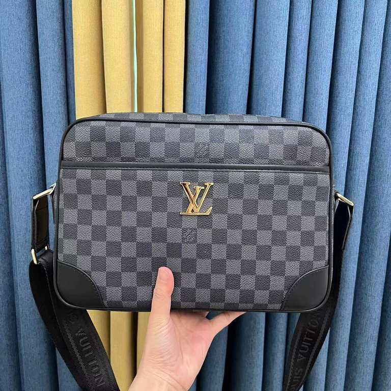 】LV Crossbody BagModel 2367-2Size 31-21-7Counter new    Heavy hit replica   original leather replica   leather super soft   super large capacity   customized counter original hardware  smooth zipper    perfect craftsmans