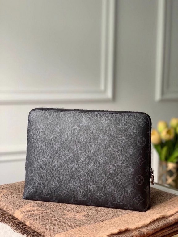 LV Louis Vuitton is the first to use the pouch in the world's most prestigious luxury brand, and it's the first to use the pouch in the world's most prestigious brand.The new pouch clutch is made of damier graphite canva