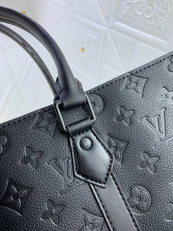 Upgrade the original M46451 Black Flower. Old Flower Embossed The spacious version of the Sac Plat line, the Sac Plat 24H is a great bag for short trips with its leather lining, large pockets and ample interior. The leat