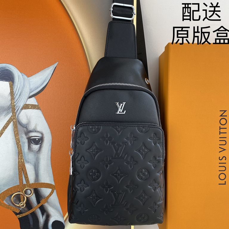 The latest style ＜LV＞ men's   chest bag   hot shipping   (physical photos   without adding any effect) original imported first layer cowhide   leather feel soft and comfortable   thoughtful design headphone cable drillin