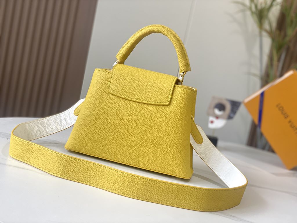 EXCLUSIVE PHOTO - M59468This Capucines BB handbag is shaped in full-grain cowhide leather in the compact size of the Capucines collection, with LV's letters, signature side loops, and a floral Monogram flap.Detailed feat