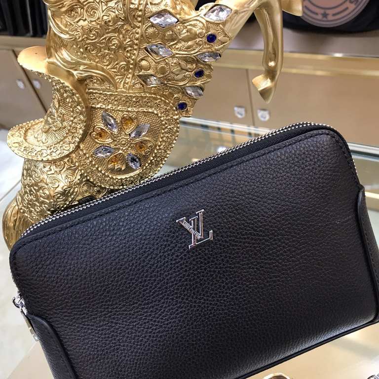 LV Louis Vuitton [double pull] leather good look at the details, on the hand more beautiful   Casual Peplum Clutch    Imported Original Italian Cowhide   Large capacity Top private customized hardware Does not fade Hundr