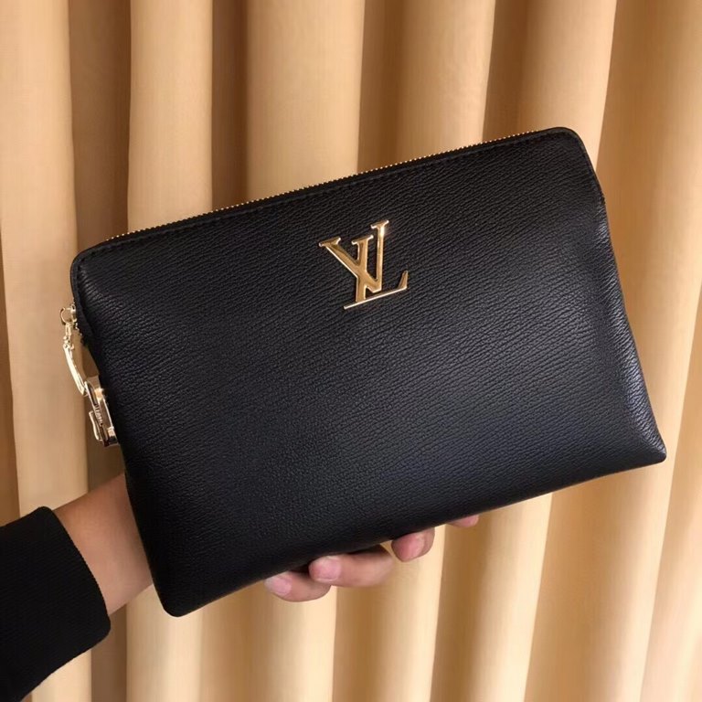 The new handbag   , embroidered Lv home English, leather soft and comfortable, feel super good, high quality , especially classy, very fashionable and durable   out of the essentials   Size 29  18  Color Black Model 8065