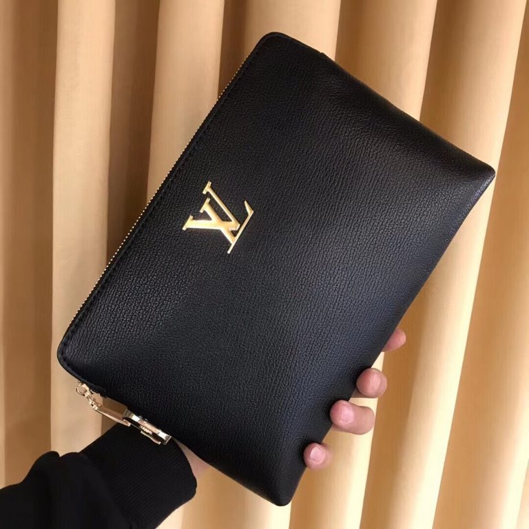 The new handbag   , embroidered Lv home English, leather soft and comfortable, feel super good, high quality , especially classy, very fashionable and durable   out of the essentials   Size 29  18  Color Black Model 8065