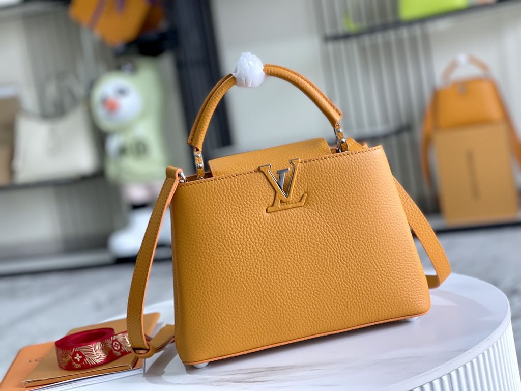 Premium with full set of counter packaging   [Premium Boutique Original Leather M56071  M94517 Light Yellow Silver Buckle]The first Louis Vuitton store opened on the Rue du Capucine in Paris, the Capucines handbag is as 