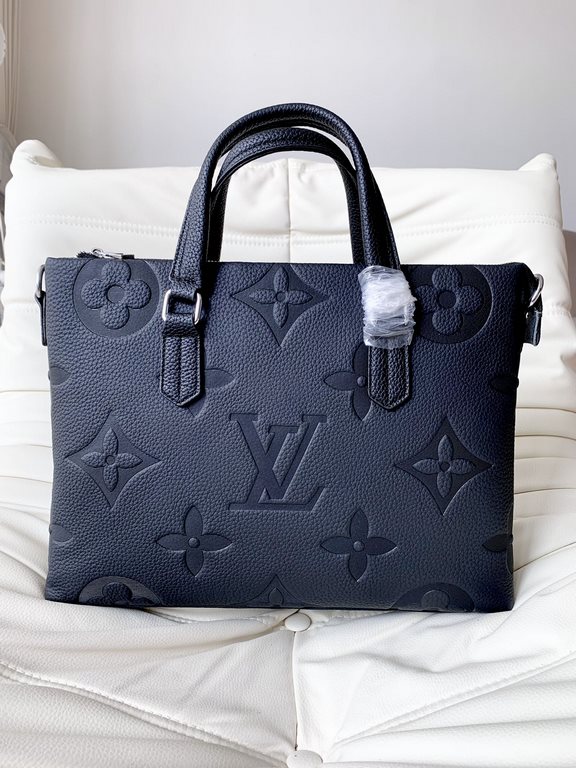 Brand Name】：LV new 【Product Specifications】：39296cm 【Material】：Original first layer in the Lychee grain cowhide   original hardware 【Product Details】：Black top workmanship 【Model】：901-5