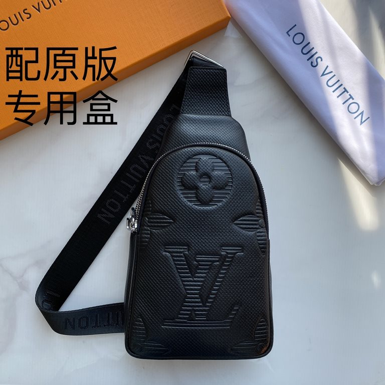 [With the original special box] [Original single goods], the latest style ＜LV＞ men   chest bag   hot shipping   (physical photos   without adding any effect) original imported first layer cowhide   leather feel soft and 