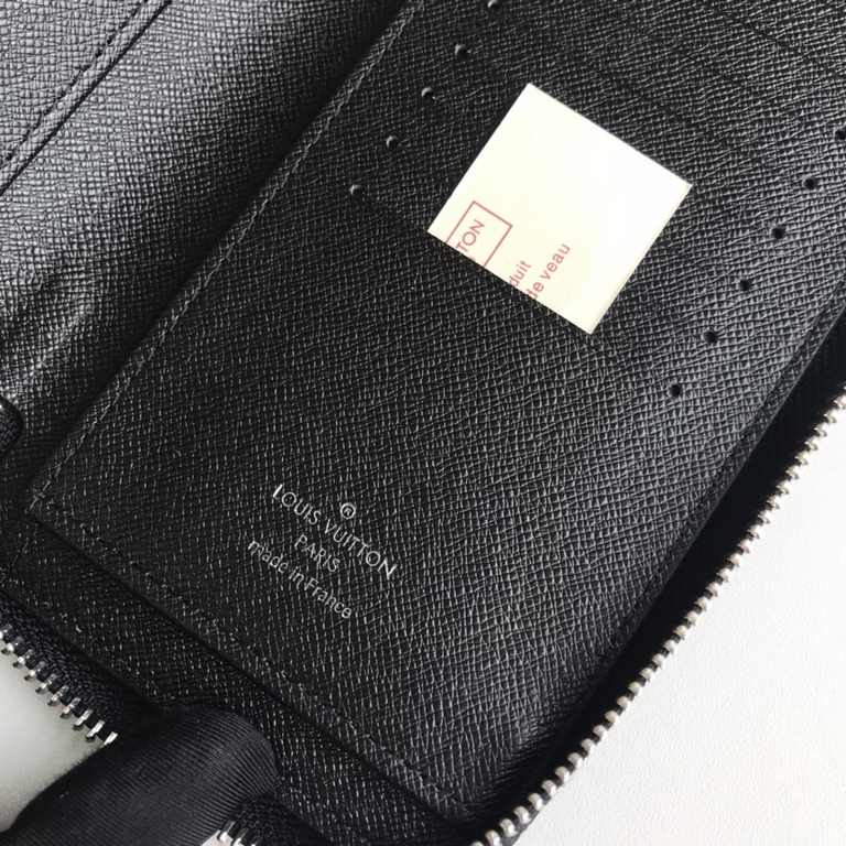 The  M63095 Zippy Vertical wallet hides functional details beneath its sleek lines. The classic Taga leather is soft and durable, while the silver-tone metal LV logo symbolizes the Louis Vuitton family identity. With mul