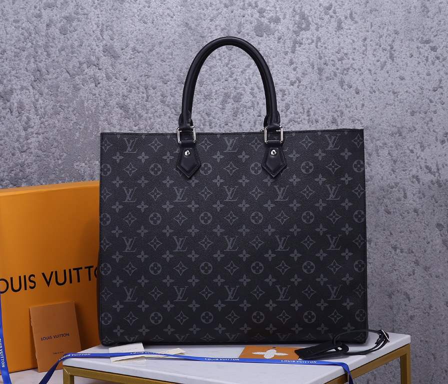 TOP ORIGINAL M44733GRAND SAC Handbag Inspired by Louis Vuitton's classic Sac Plat handbag from the 1960s, the Grand Sac handbag is given a new look in Monogram Eclipse canvas. It has plenty of space to organize your offi