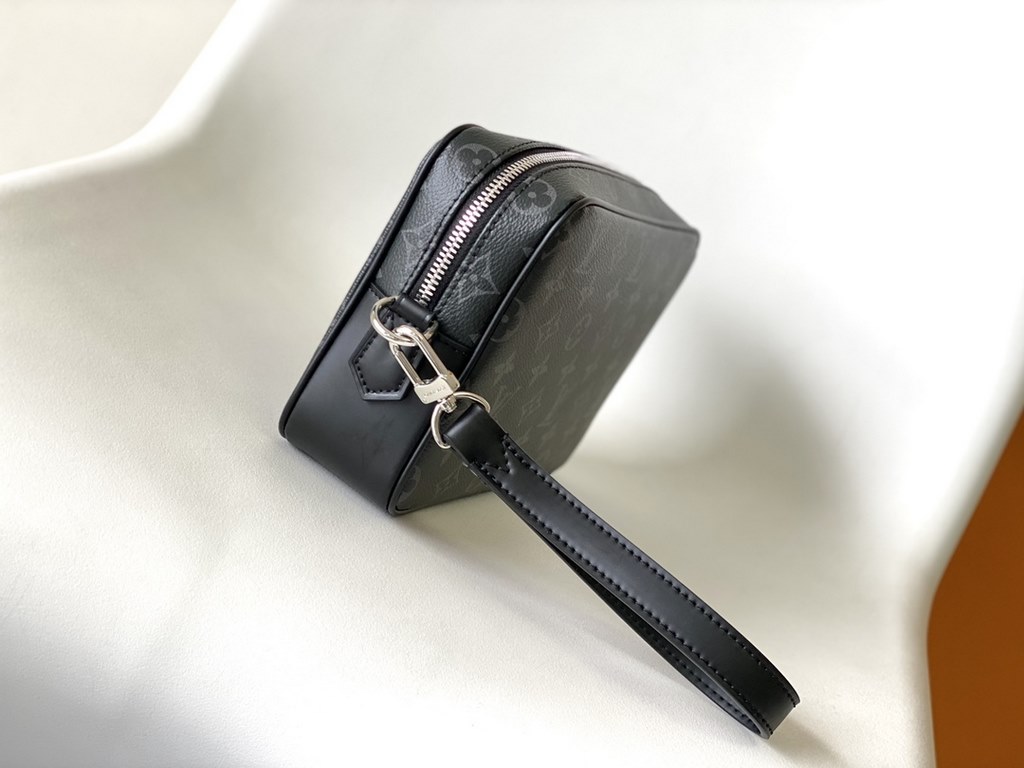 Top quality original  M41663 Lychee N41664 Black Check N41663 Non-Check M42838 Old Flower M41663 Black Flower Clutch The Pochette Kasai clutch is shaped in subtle Taga leather with a compact shape and LV lettering at the