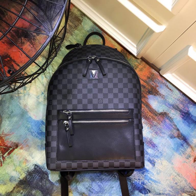 top goods LV shoulders backpack    classic hot shipment pull, without adding any effect) top imported original cowhide, ultra-high definition hardware logo logo, ultra-comfortable feel soft soft leather, ultra-high-tech 