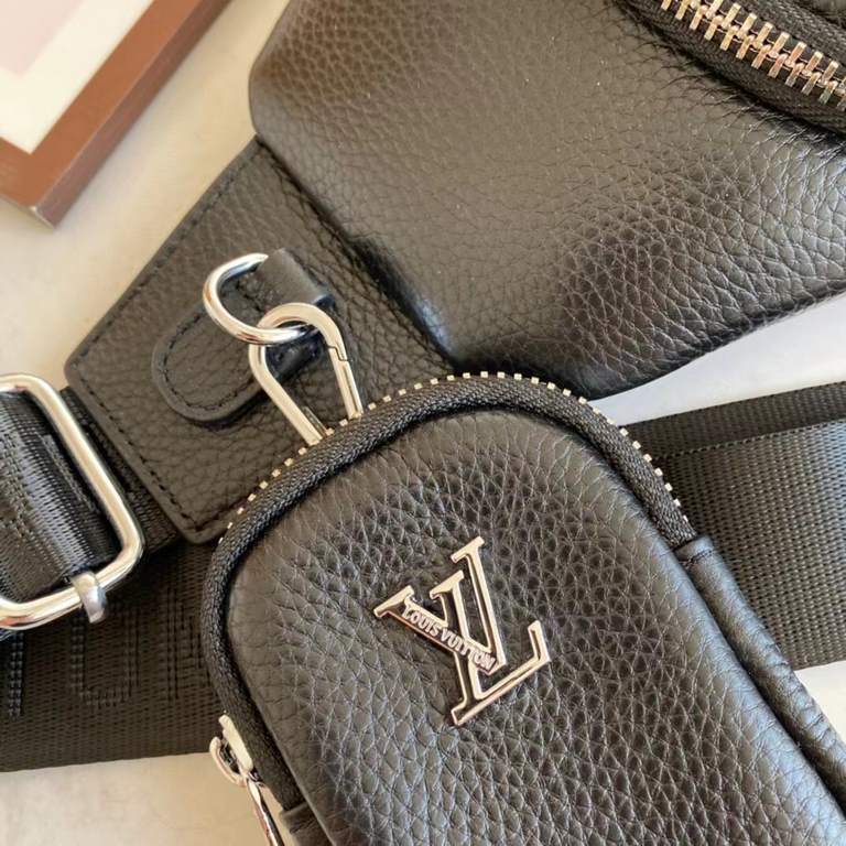 LV    new men's chest bag tide brand   the most trendy and hottest models Imported original cowhide, feel first-class   workmanship is very exquisite   show fashion and trend, presenting an inadvertent fashionable style 