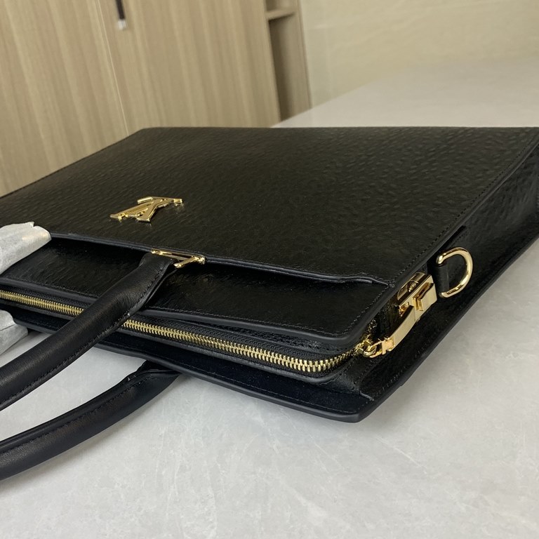 Top counter rats high-end goods 2024 latest hot models LV ostrich leather pattern code lock handheld briefcase fire models a large number of shipments, clamoring counter goods   top original single goods   paper talking 