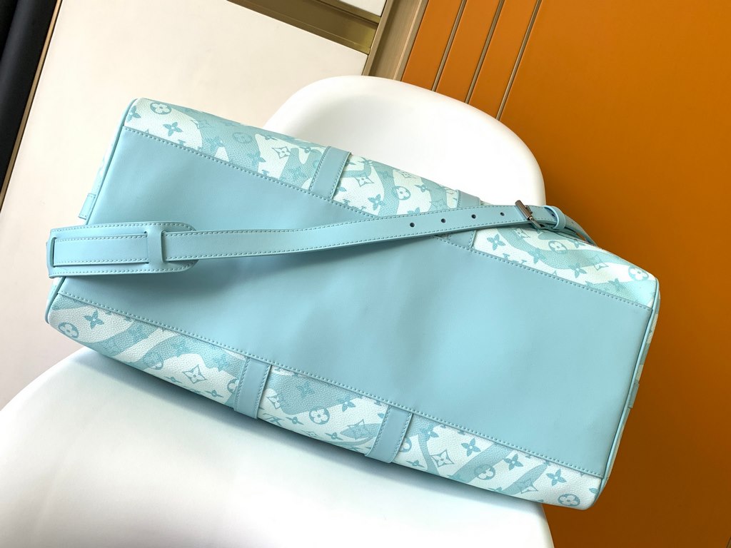 [KEEPALL BANDOULIèRE 50cm Handbag 】 m22570 (teardrop) [Light BlueThe Keepall Bandoulière 50 is made from Monogram Aquagarden canvas, making the Monogram flowers and LV letters resemble a slow trickle of water. The side s