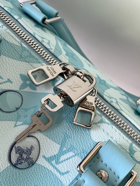 [KEEPALL BANDOULIèRE 50cm Handbag 】 m22570 (teardrop) [Light BlueThe Keepall Bandoulière 50 is made from Monogram Aquagarden canvas, making the Monogram flowers and LV letters resemble a slow trickle of water. The side s