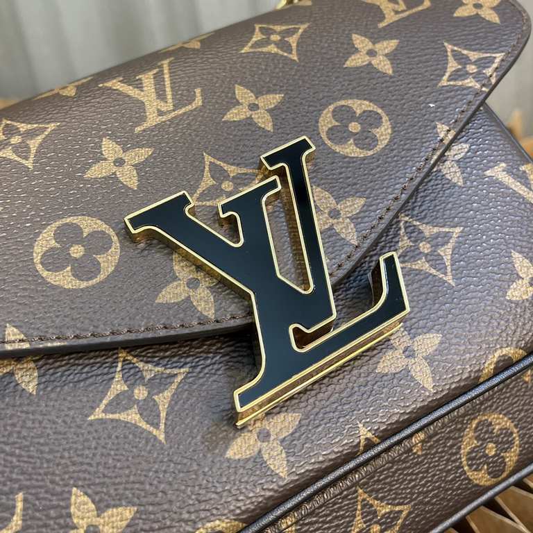 Top Original [Exclusive Background] M45592 Chain Bag Counterpart Full Steel Hardware Lining] The NeoMonceau handbag adds to the Louis Vuitton handbag collection for winter 2020. Borrowing from the classic LV hard case, t