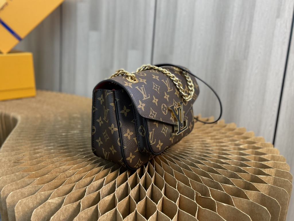 Top Original [Exclusive Background] M45592 Chain Bag Counterpart Full Steel Hardware Lining] The NeoMonceau handbag adds to the Louis Vuitton handbag collection for winter 2020. Borrowing from the classic LV hard case, t