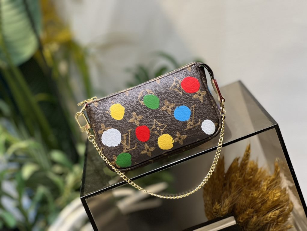 M81866 M58009 Louis Vuitton and Yayoi Kusama are back for the second installment of their collaboration. The Japanese artist's lifelong obsession with polka dots as a figurative expression of her inner struggles is repro