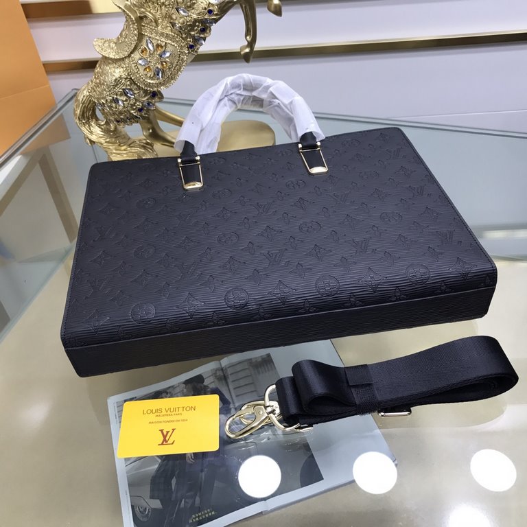 New  LOUIS VUITTON (Louis Vuitton)   2022 latest briefcase Not only the bag type to do well, and the quality is also very fine, the use of imported cowhide embossed production, hardware supporting with a combination of l