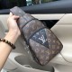 So many people looking at the bag!  LV is not good to sell turn the picture know. Newest 2020 Launched Men's Chest Bag, Selected Leather - High-grade Imported Cowhide Leather, Imported Lining Design  Uniform alignment [B