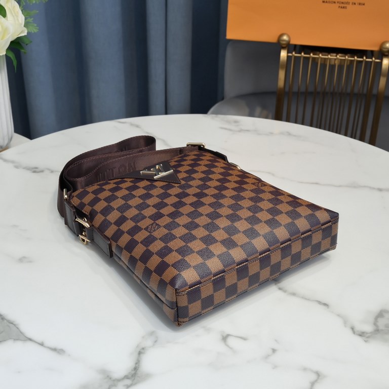 LV Louis Vuitton , Overseas Traditional Unique Shoulder Bag   Original Purchase Beaten Version Fine Workmanship   Original Cowhide with PVC   Original Hardware   Men's God Essentials Scheduled Particularly face Success! 