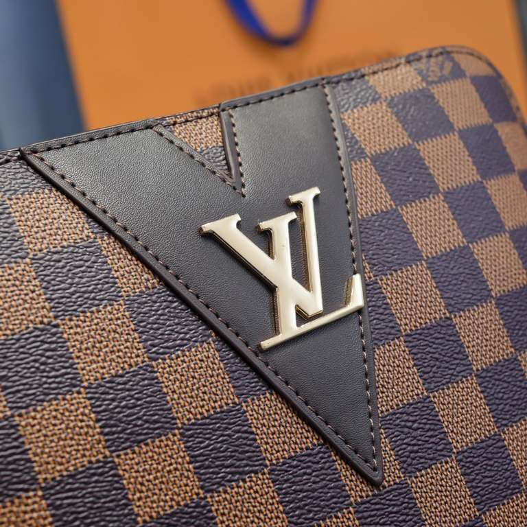 LV Louis Vuitton , Overseas Traditional Unique Shoulder Bag   Original Purchase Beaten Version Fine Workmanship   Original Cowhide with PVC   Original Hardware   Men's God Essentials Scheduled Particularly face Success! 