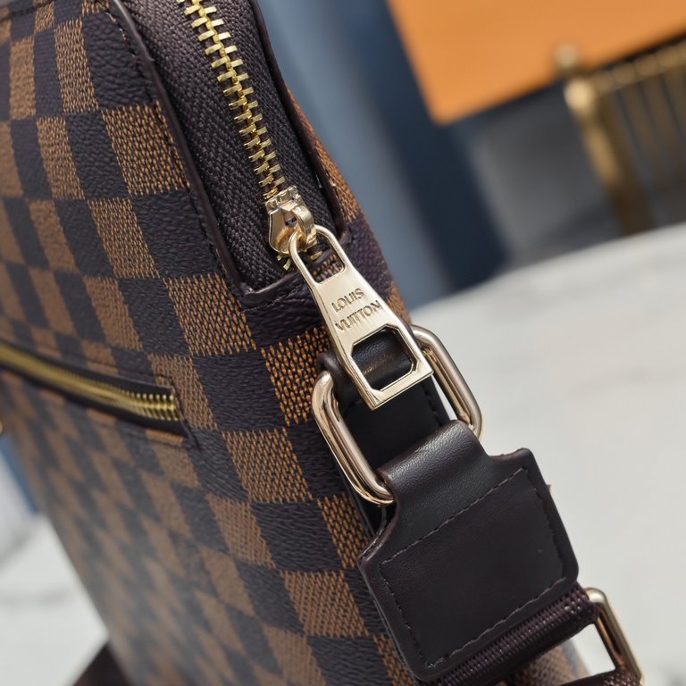 LV Louis Vuitton , Overseas Traditional Unique Shoulder Bag   Original Purchase Beaten Version Fine Workmanship   Original Cowhide with PVC   Original Hardware   Men's God Essentials Scheduled Particularly face Success! 