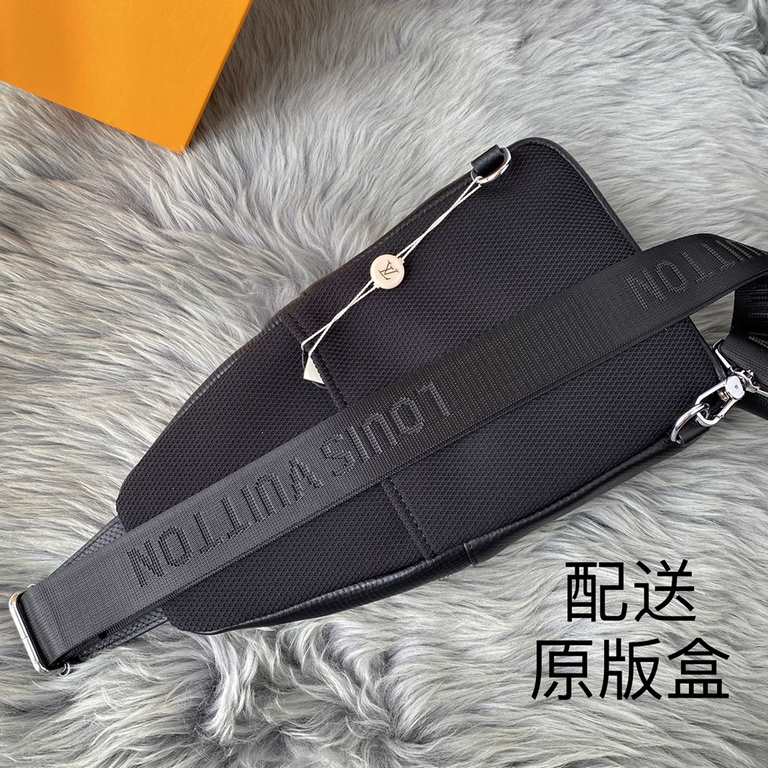 The latest style ＜LV＞ men's   chest bag   hot shipping   (physical photos   without adding any effect) original imported first layer cowhide   leather feel soft and comfortable   thoughtful design headphone cable drillin