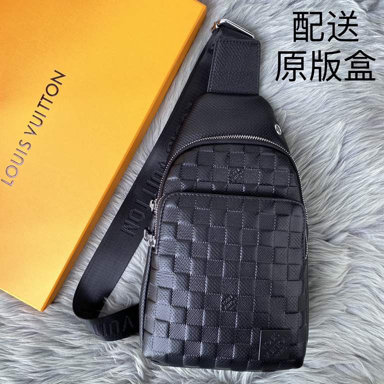 The latest style ＜LV＞ men's   chest bag   hot shipping   (physical photos   without adding any effect) original imported first layer cowhide   leather feel soft and comfortable   thoughtful design headphone cable drillin