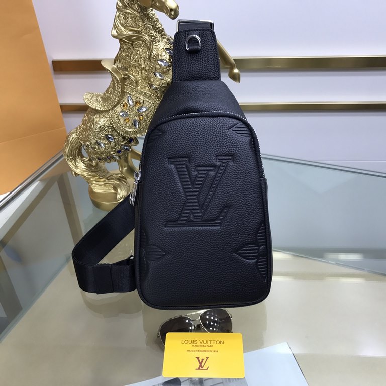 New  LOUIS VUITTON (Louis Vuitton 66121-3)   the latest chest bag Not only the bag type to do well, and the quality is also very fine, the use of imported cowhide embossed production, hardware supporting the style of sim