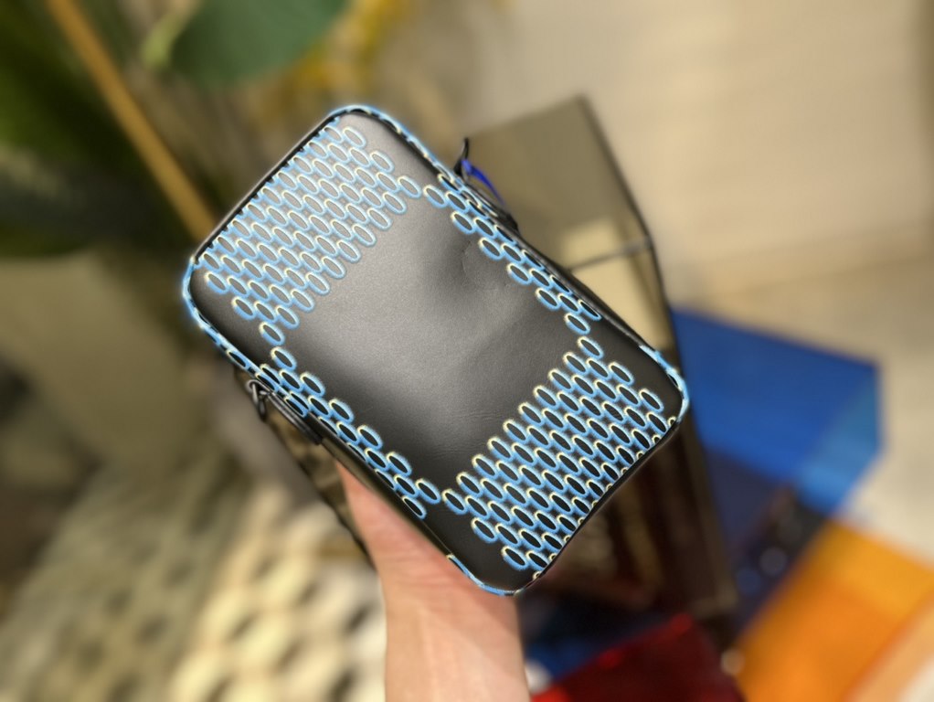 FLAP DOUBLE Cell Phone Case M81005 Blue Print Unleash the on-trend fun of the Damier Spray element. Louis Vuitton's iconic Damier pattern is enlarged to create a 3D effect, while the smooth and grained cowhide leather cr