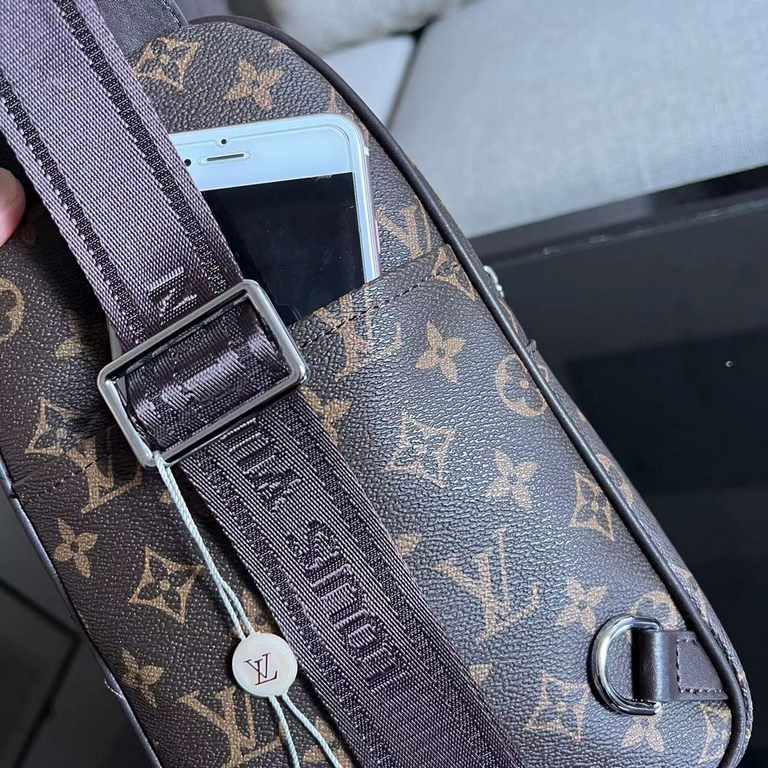 LV Chest BagModel 28996Size 18-31-5Counter new    Heavy hit replica   original leather replica   leather super soft   super large capacity   customized counter original hardware  smooth zipper    perfect craftsmanship   